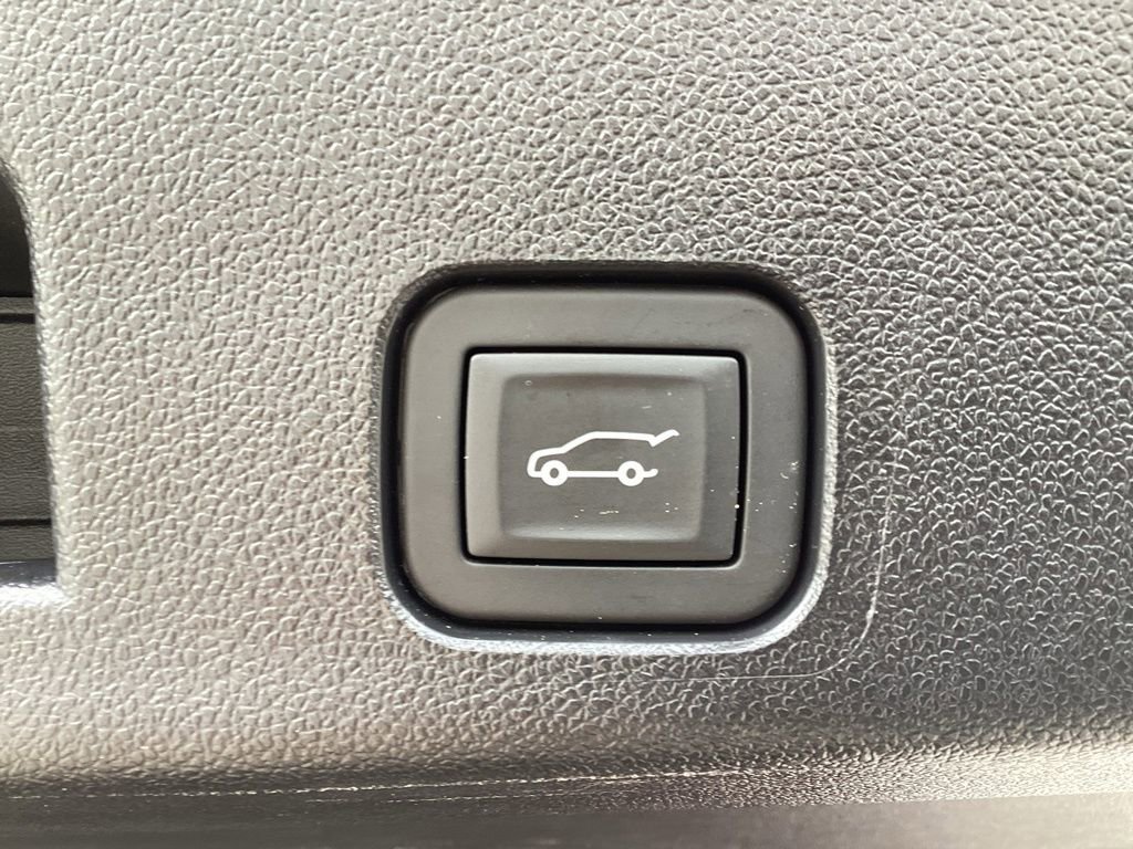 Used 2025 Chevrolet Traverse Z71 w/ Driver Confidence Package image 10