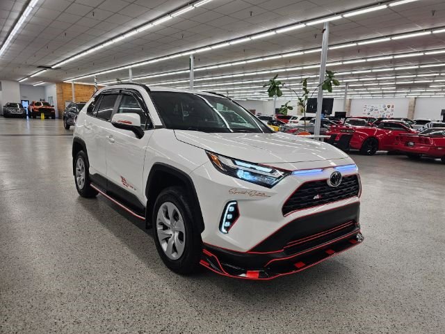 Used 2022 Toyota RAV4 XLE w/ Convenience Package image 3