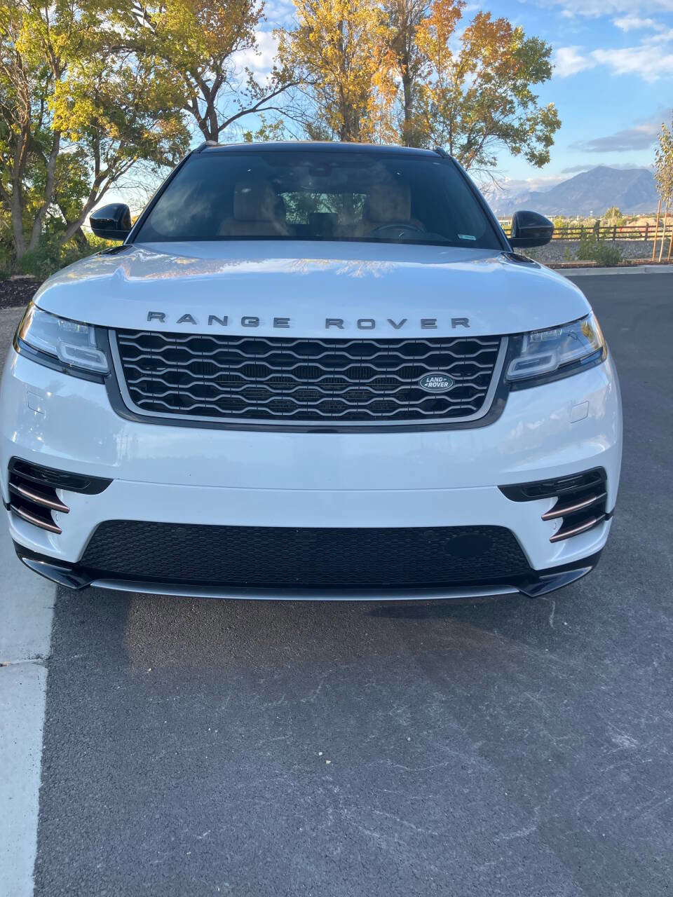 Used 2018 Land Rover Range Rover Velar R-Dynamic HSE image 2