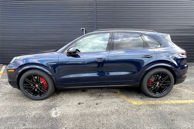 New 2026 Porsche Cayenne S image 2