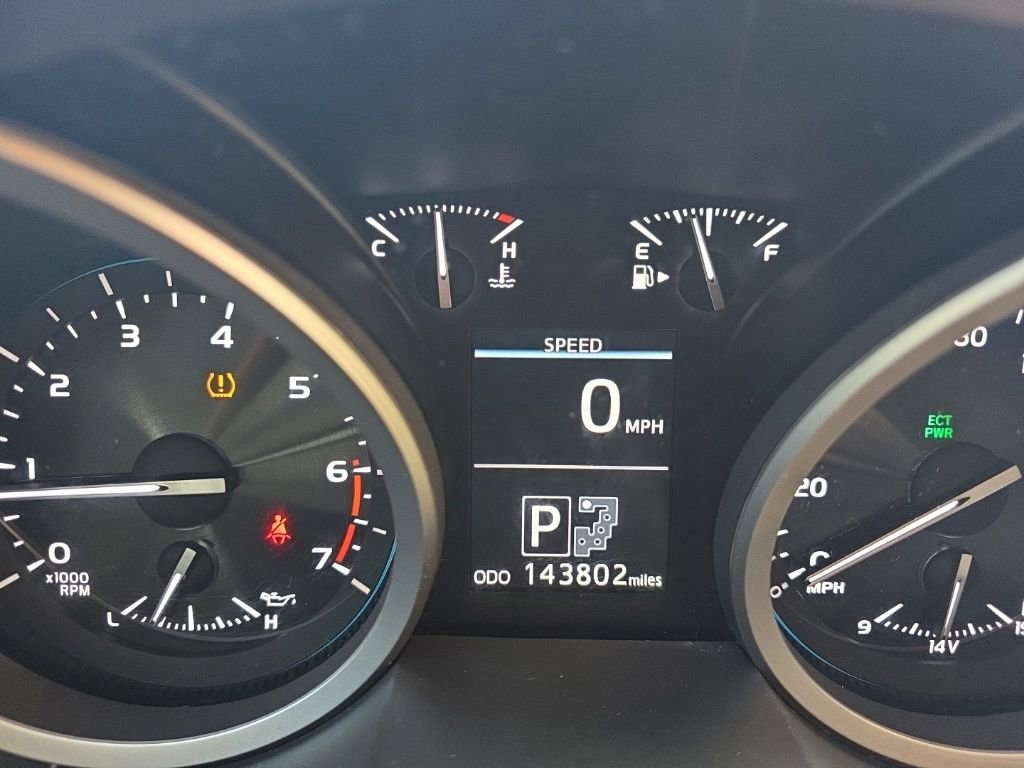 Used 2014 Toyota Land Cruiser image 31