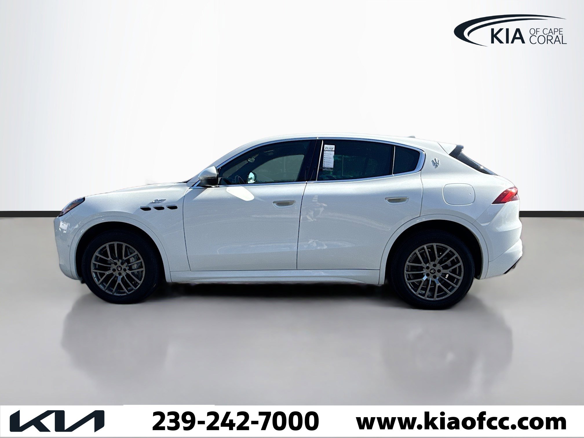 Used 2024 Maserati Grecale GT image 3