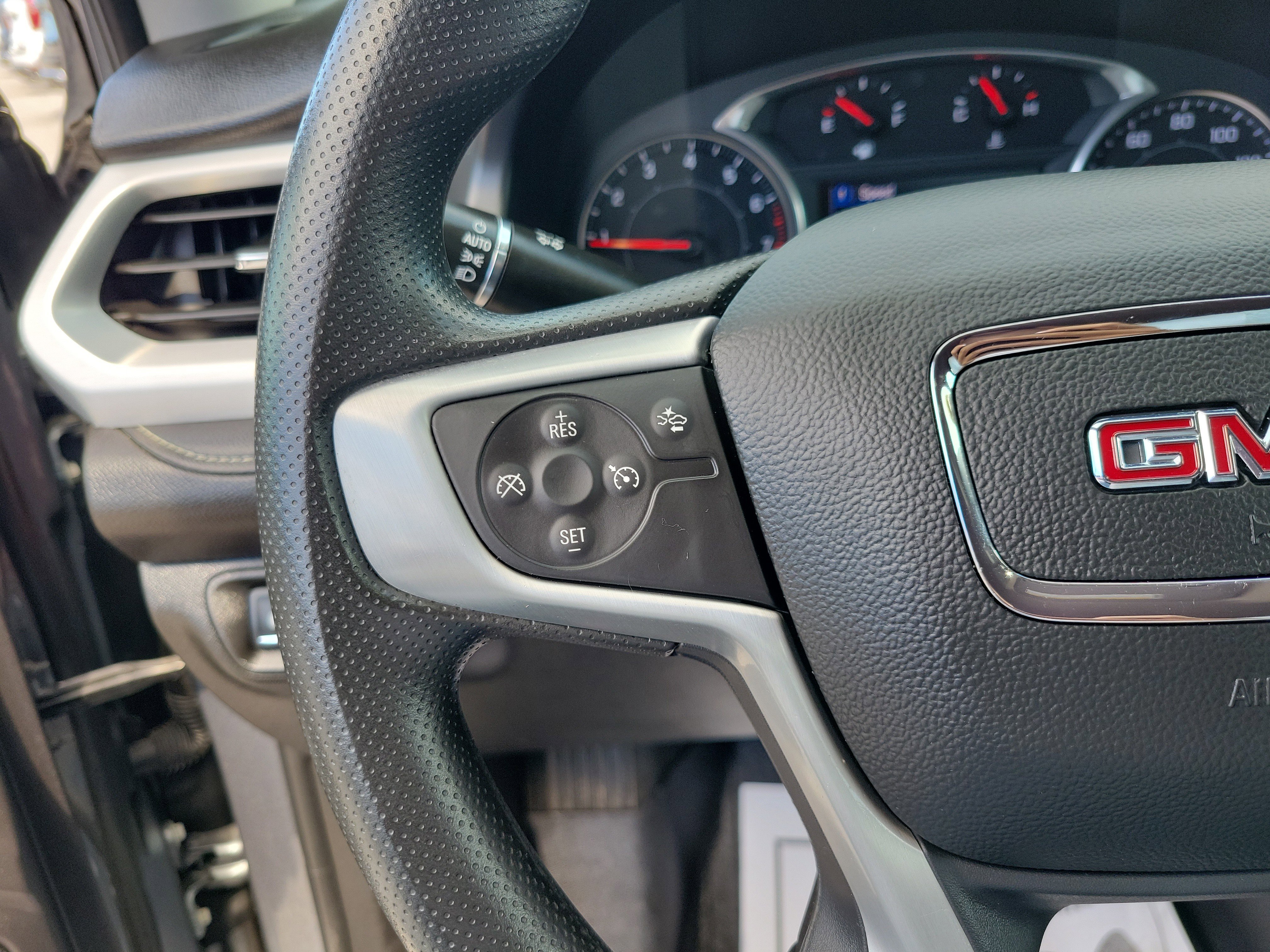 Certified 2022 GMC Acadia SLE w/ Driver Convenience Package image 30