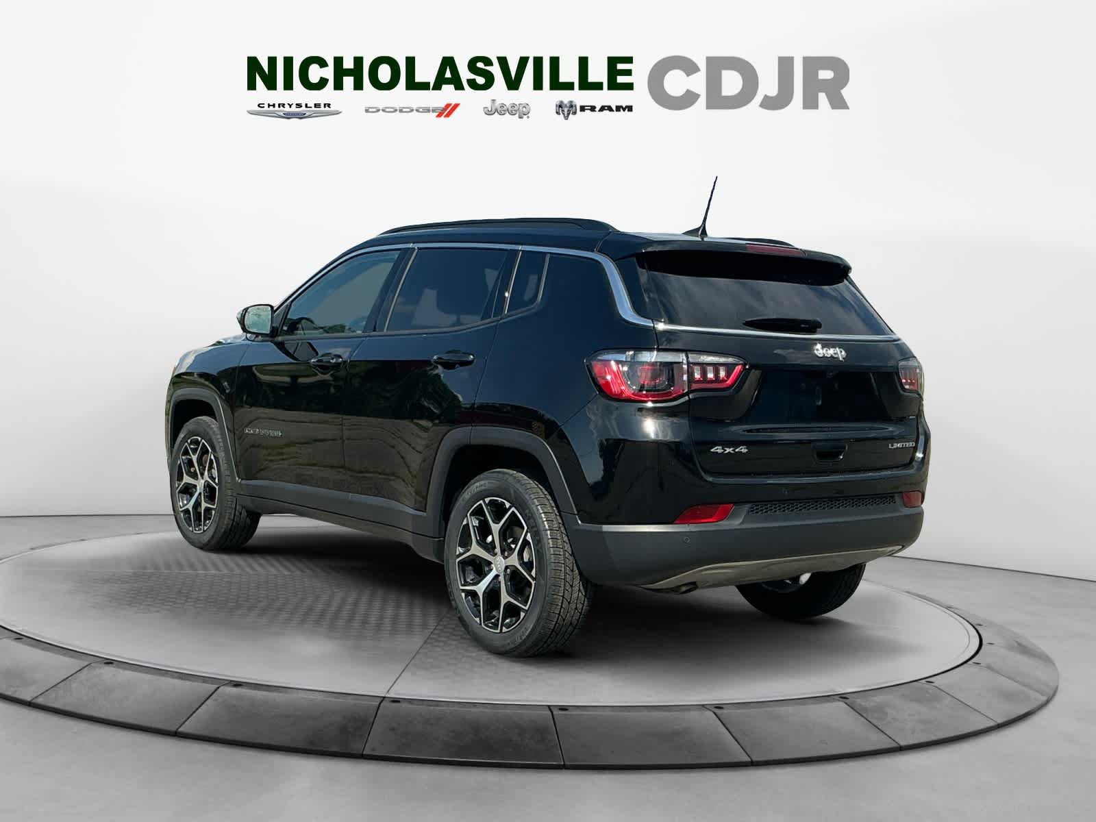 Used 2024 Jeep Compass Limited AWD/4WD image 3