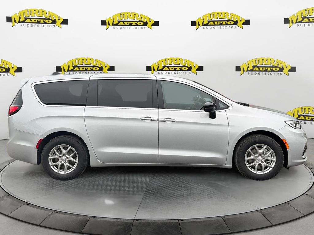 New 2026 Chrysler Pacifica Select FWD image 6