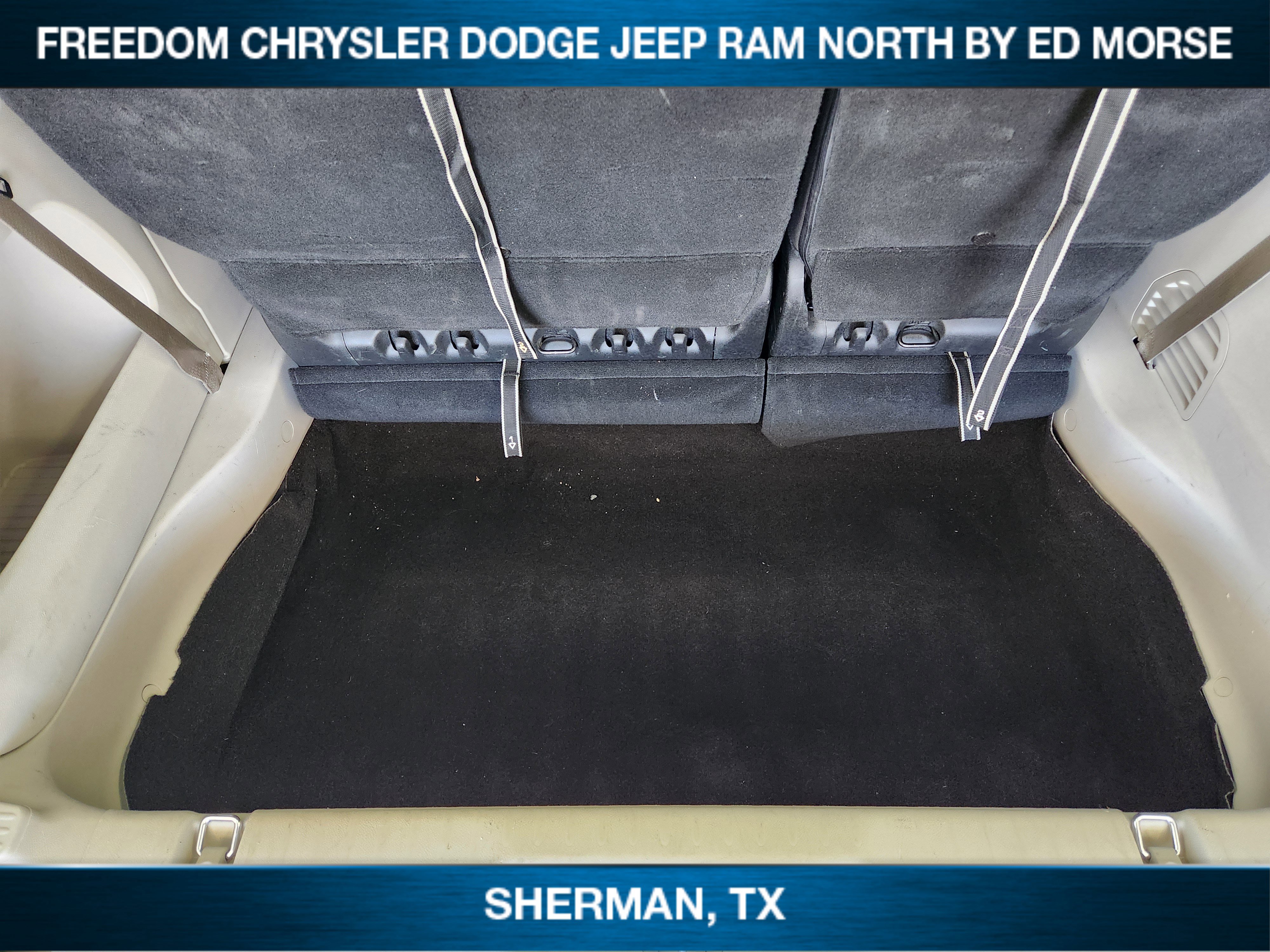 Used 2023 Chrysler Voyager LX image 23