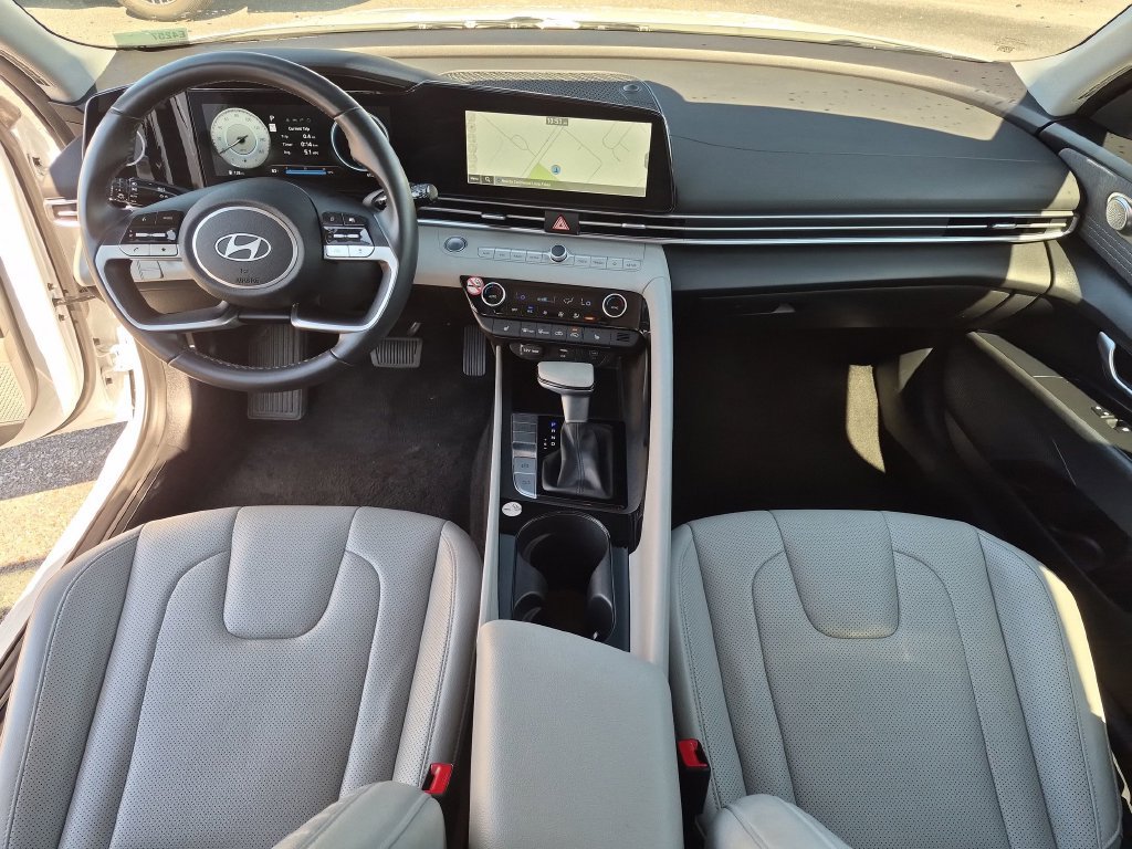 Used 2025 Hyundai Elantra Limited FWD image 29