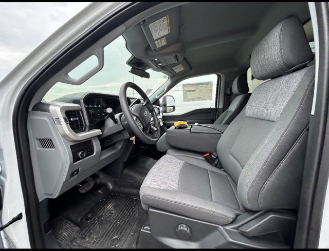 New 2025 Ford F550 4x4 Regular Cab Super Duty image 9