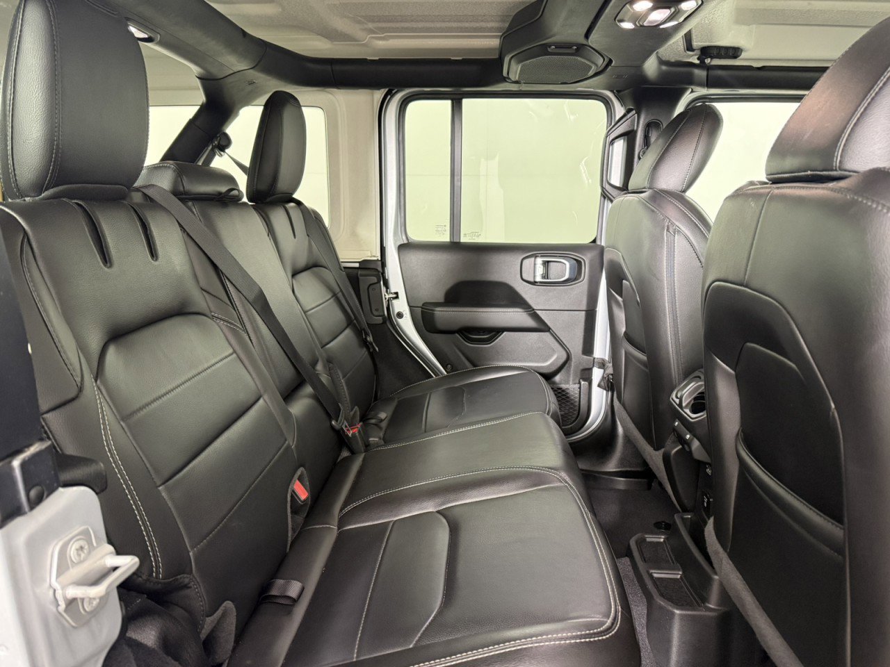 Used 2023 Jeep Wrangler Sahara w/ Cold Weather Group image 13