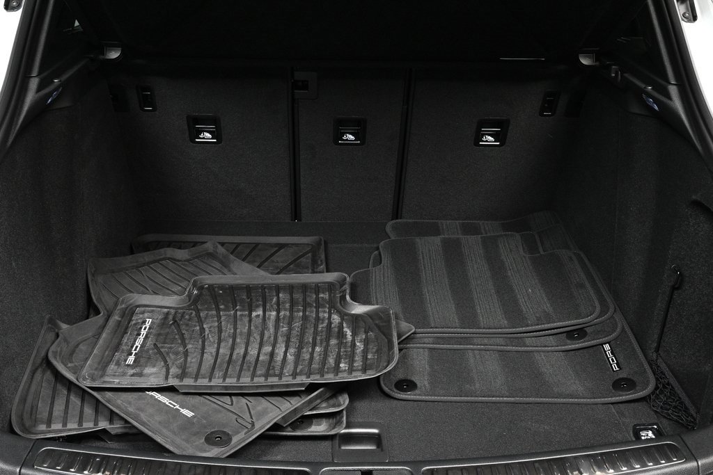 Used 2025 Porsche Macan image 32