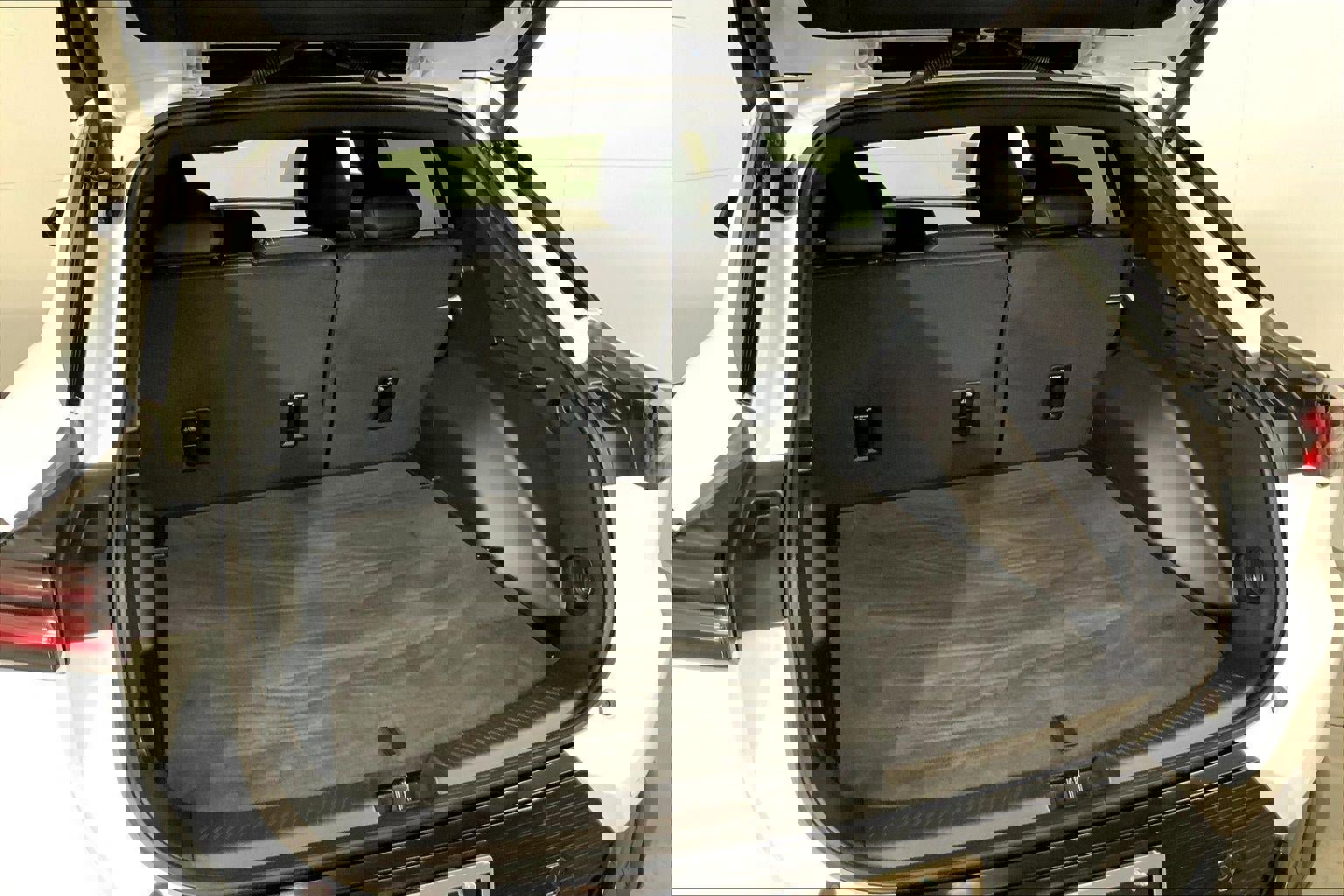 Used 2025 Chevrolet Equinox EV LT FWD image 4