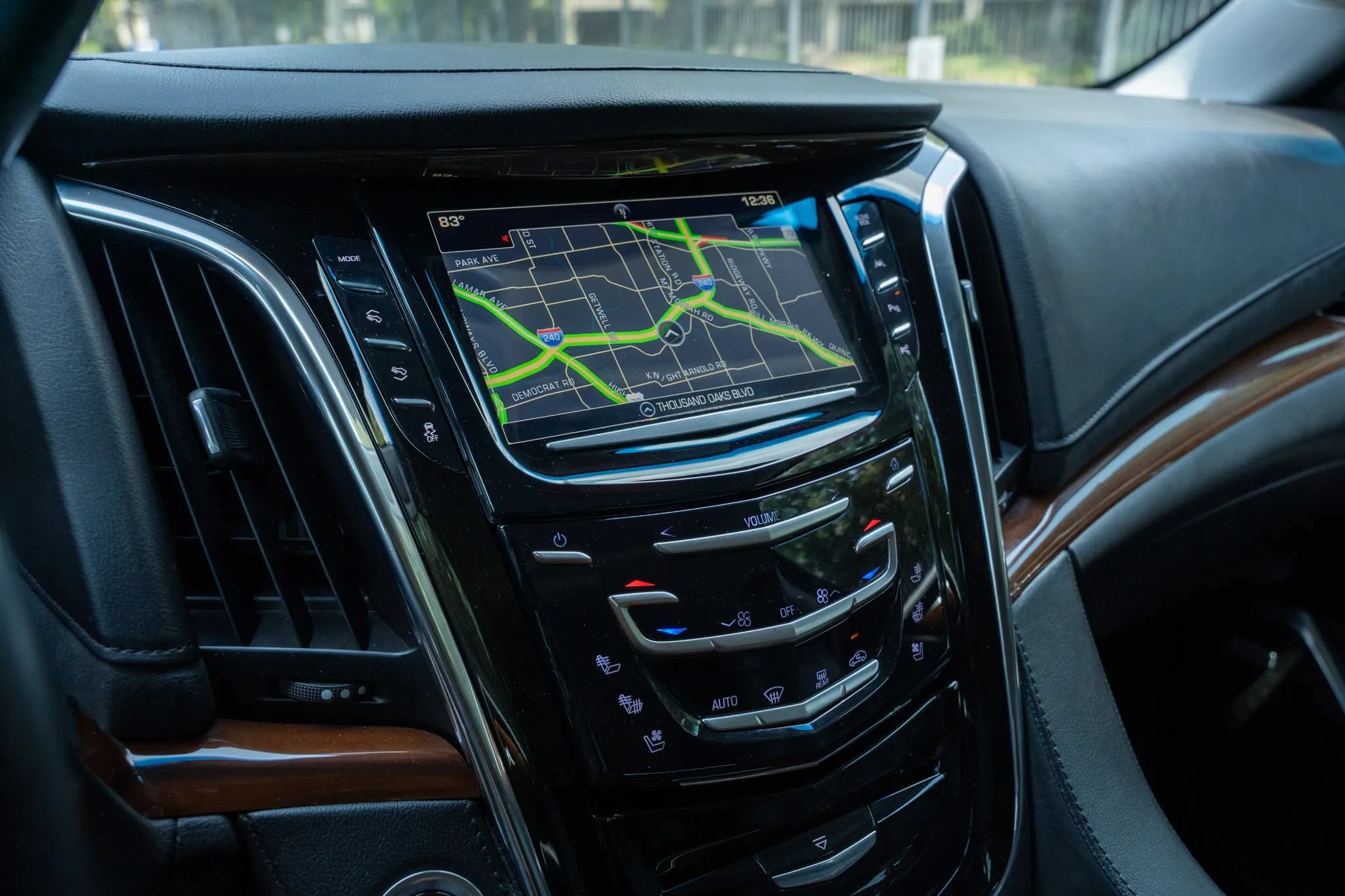 Used 2018 Cadillac Escalade ESV Luxury RWD image 22