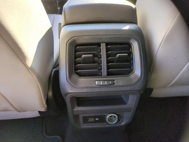 Used 2020 Volkswagen Tiguan SEL w/ Tiguan Three-Row MDO Package image 18