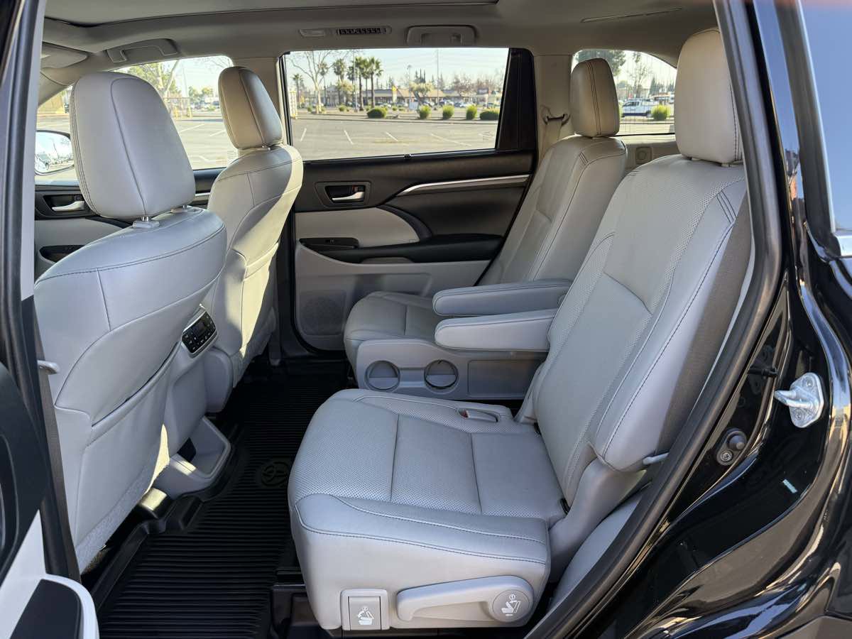 Used 2019 Toyota Highlander Limited Platinum image 24