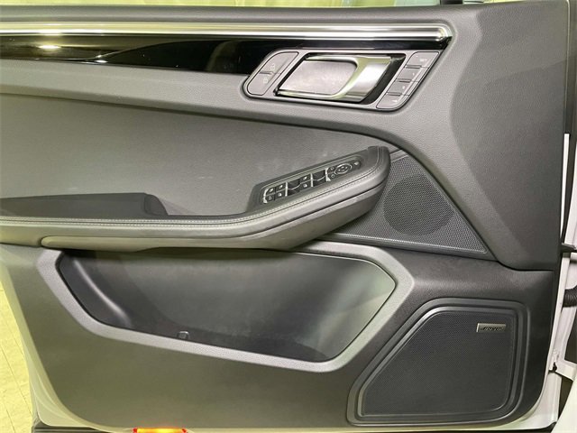 Used 2025 Porsche Macan image 38