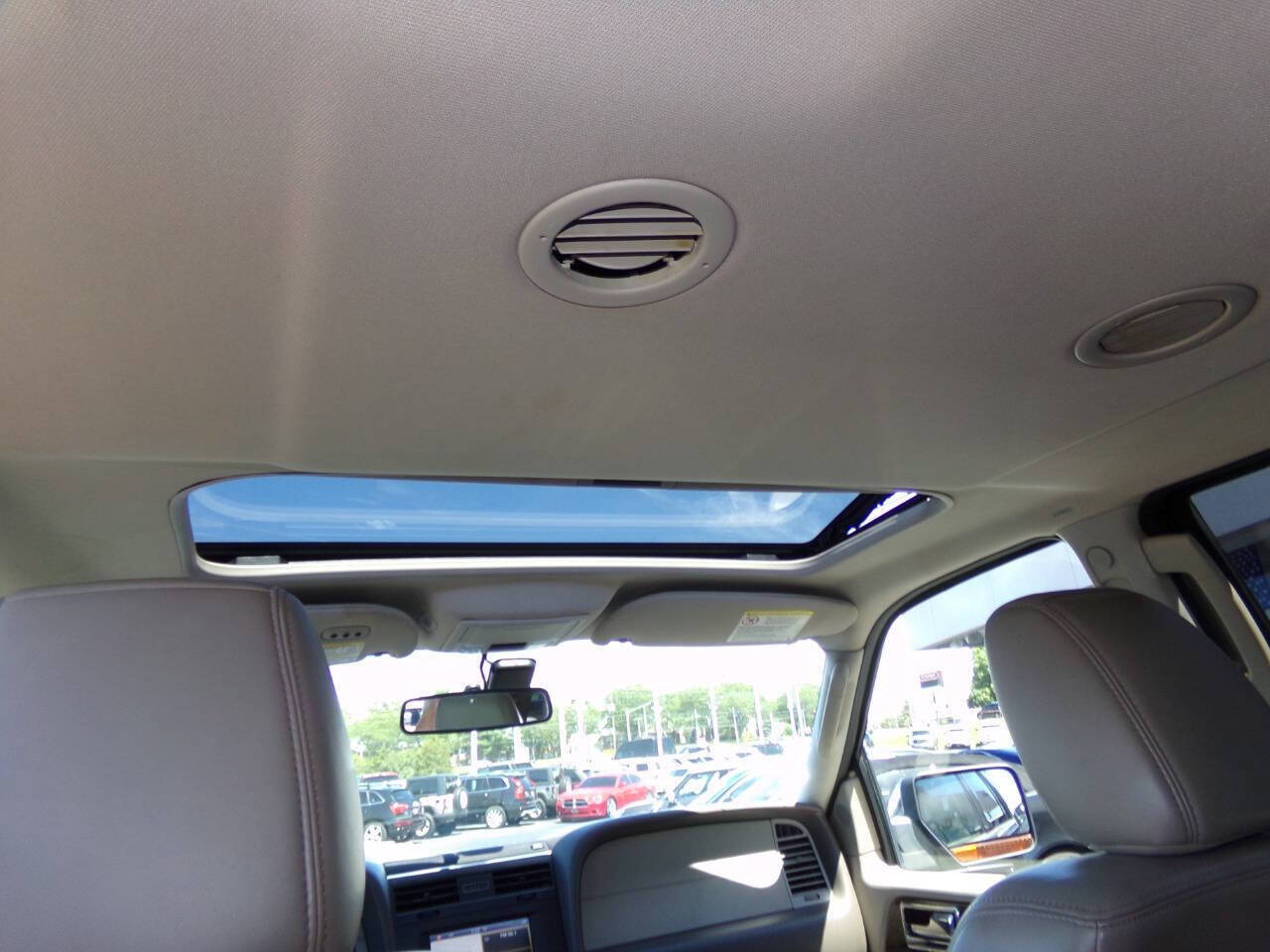 Used 2016 Lincoln Navigator L Select RWD image 18