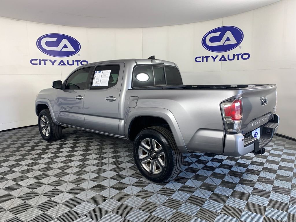 Used 2016 Toyota Tacoma Limited w/ Towing Package image 5