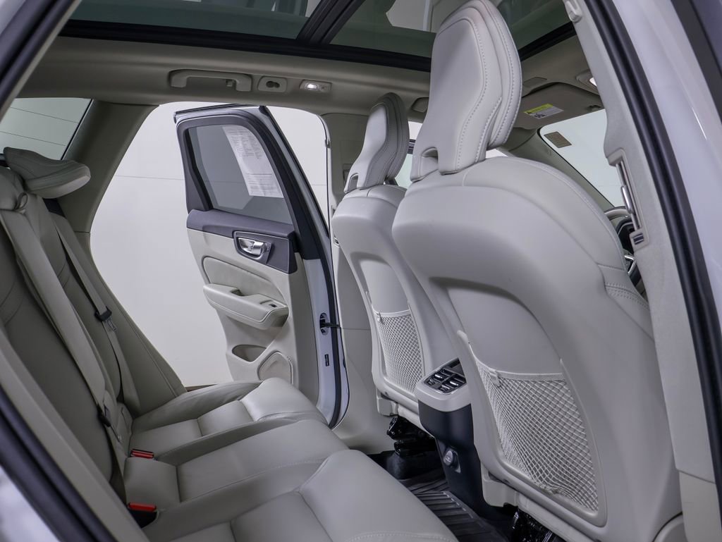 Used 2025 Volvo XC60 B5 Ultra w/ Protection Package Premier image 8