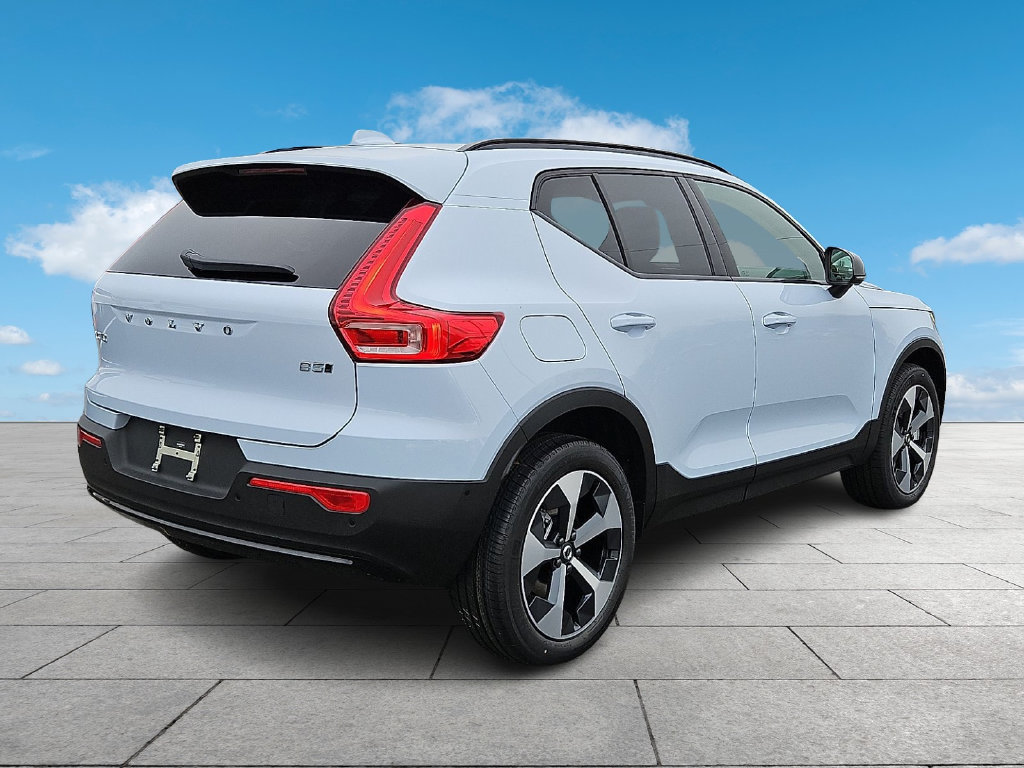 New 2026 Volvo XC40 B5 Plus w/ Protection Package Premier AWD/4WD image 6