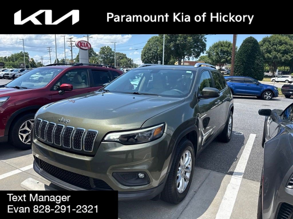 Used 2019 Jeep Cherokee Latitude w/ Popular Appearance Group AWD/4WD image 2