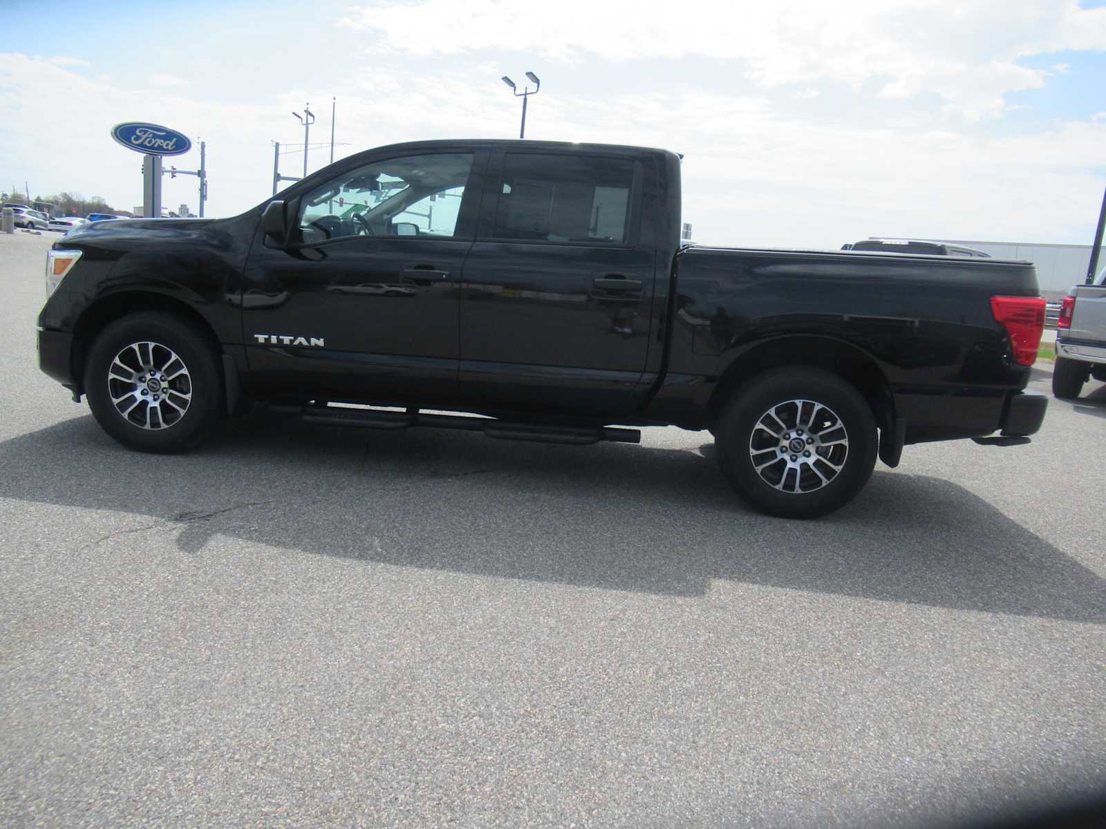 Used 2023 Nissan Titan SV w/ Accessory Utility Package image 8