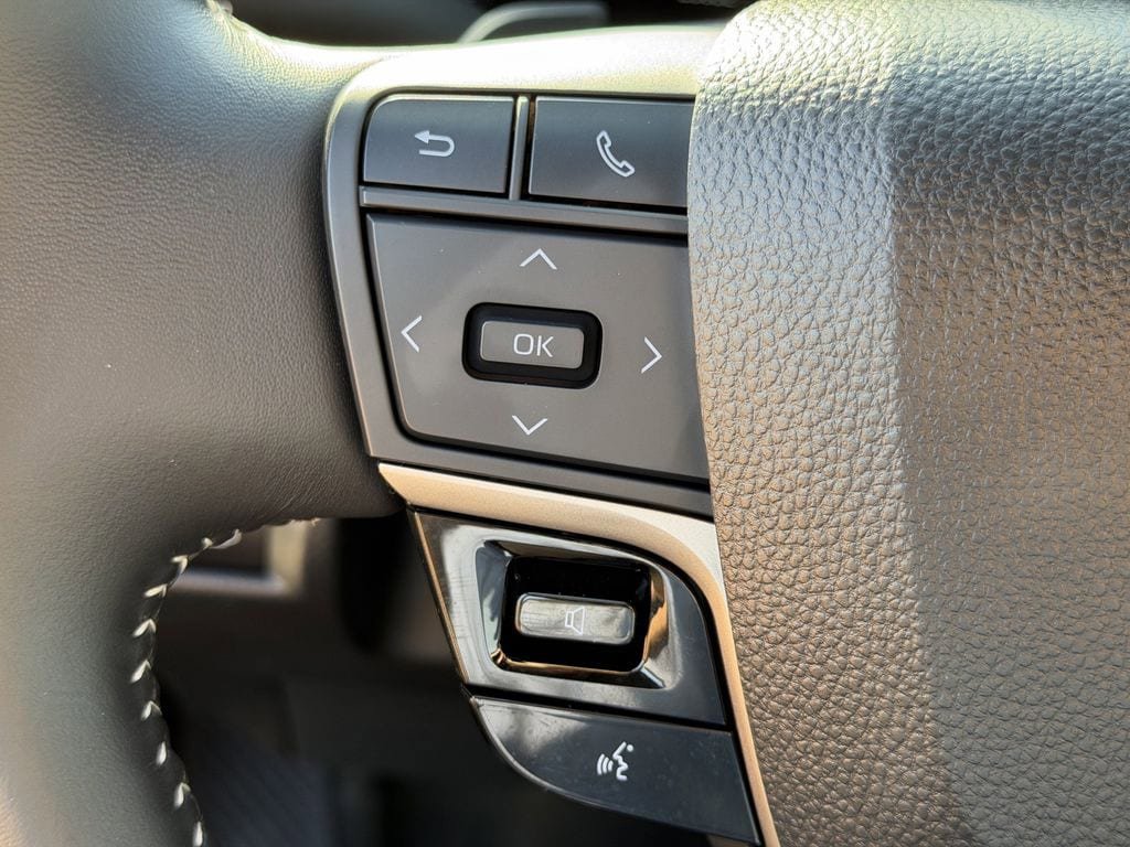 Used 2025 Toyota Camry SE FWD image 24
