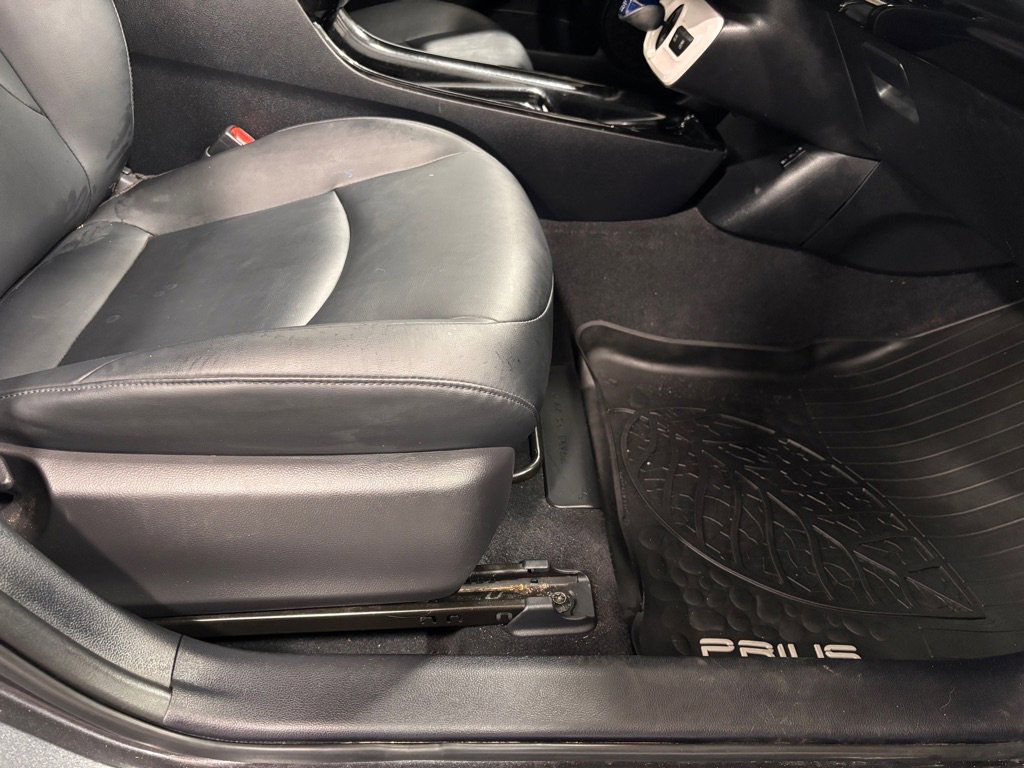 Used 2018 Toyota Prius Four w/ Advanced Technology Package image 18