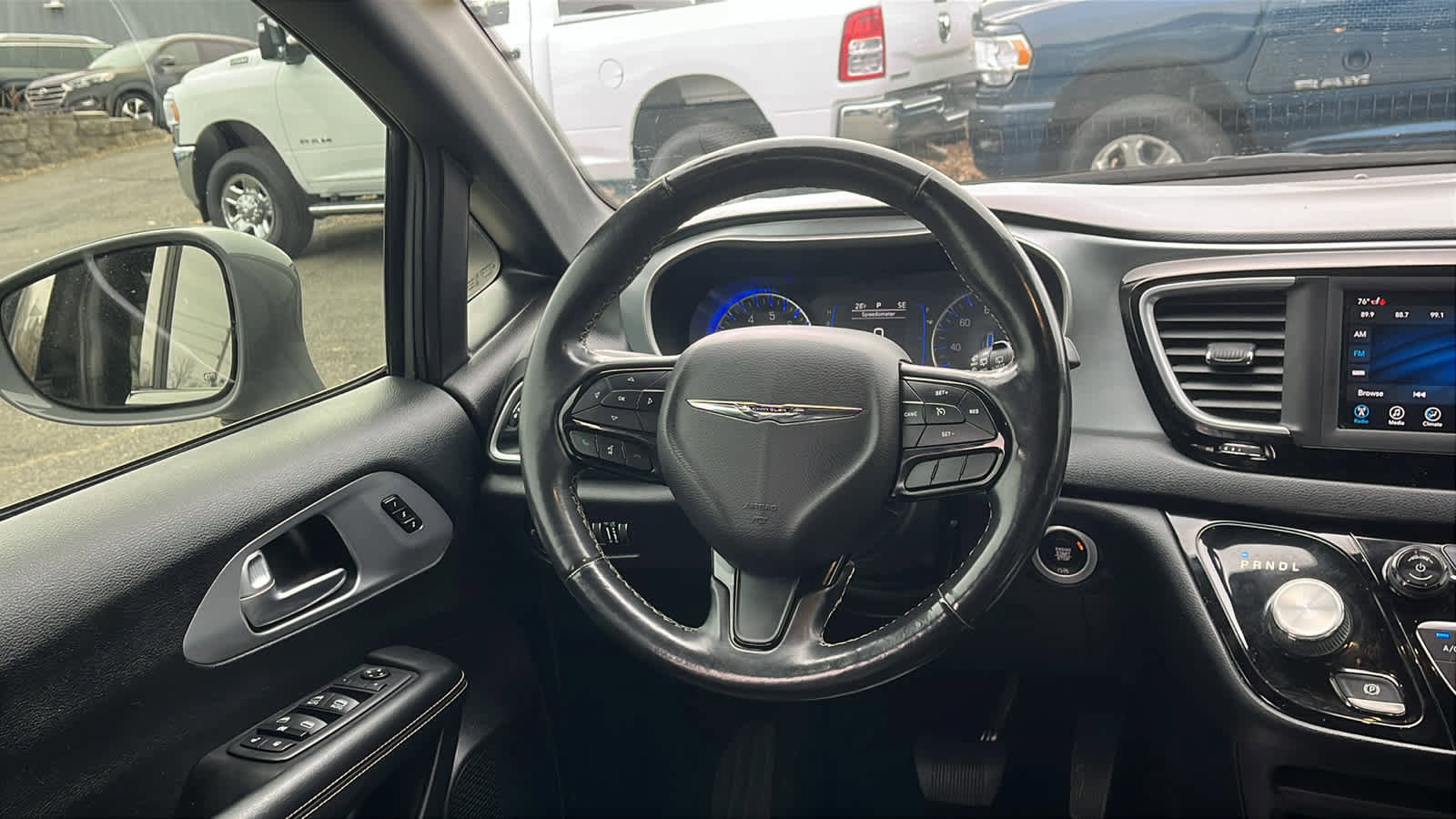 Used 2020 Chrysler Pacifica Touring-L w/ S Appearance Package image 25