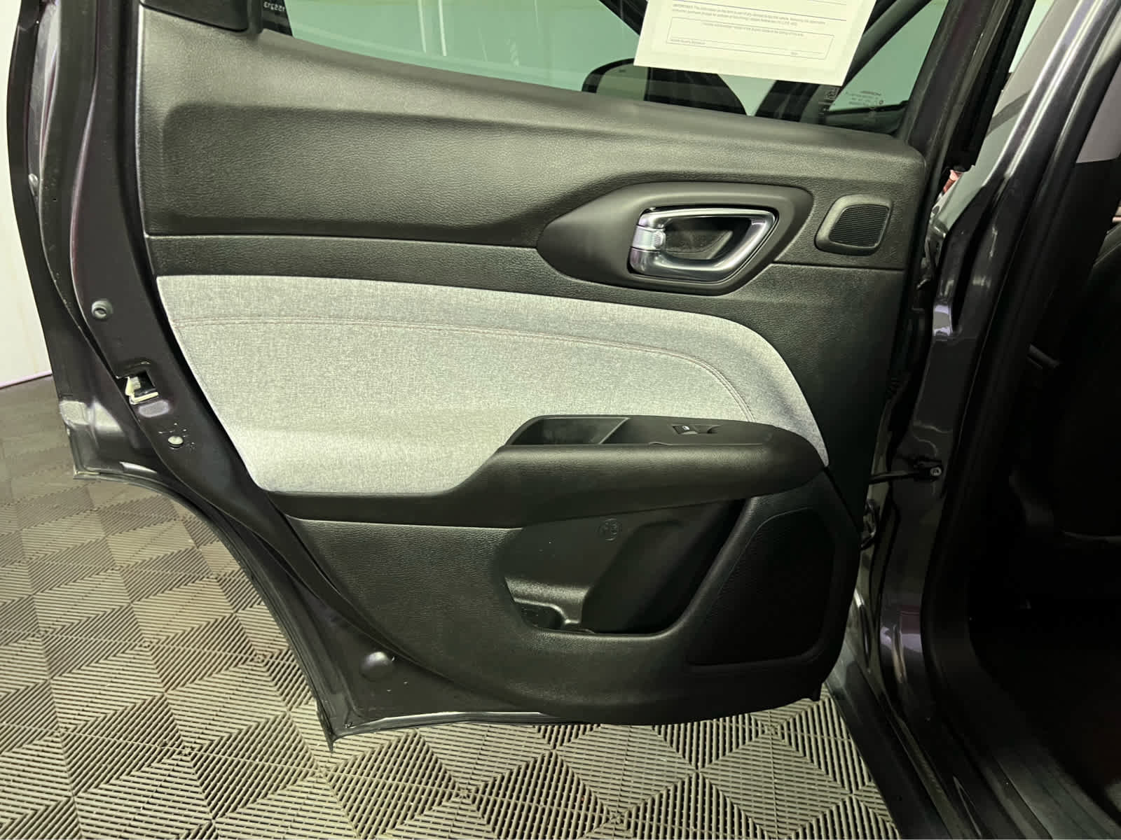 Used 2022 Jeep Compass Latitude w/ Sun and Sound Group image 25