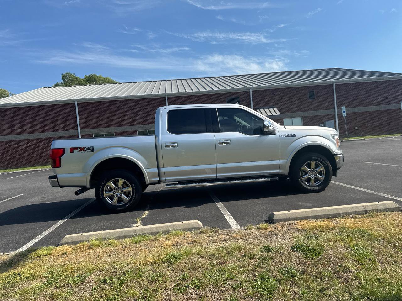 Used 2019 Ford F150 Lariat AWD/4WD image 4