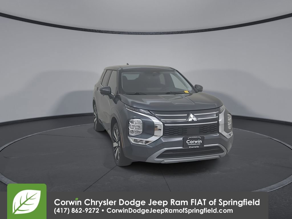 Used 2025 Mitsubishi Outlander SE FWD image 4
