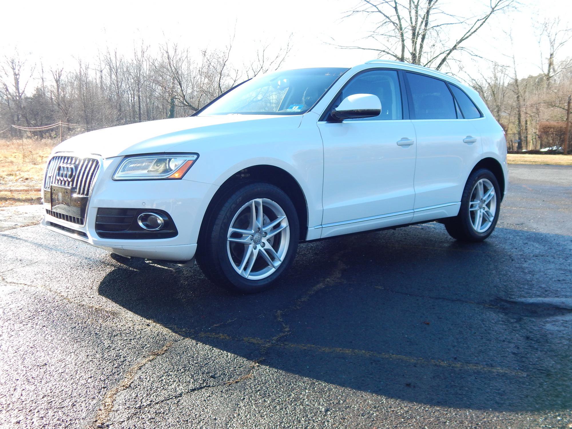 Used 2017 Audi Q5 2.0T Premium Plus w/ Technology Package image 2