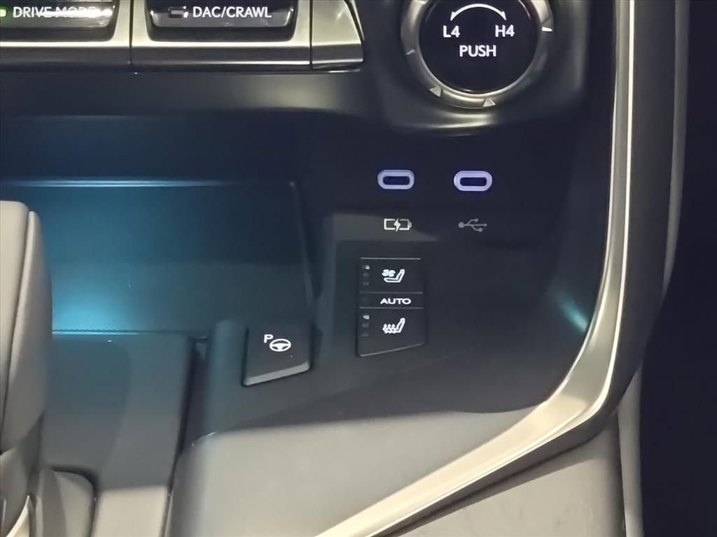 New 2025 Lexus LX 700h Luxury image 27