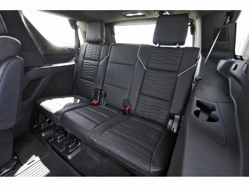 New 2026 Cadillac Escalade Platinum Sport w/ LPO, ONYX Package AWD/4WD image 13