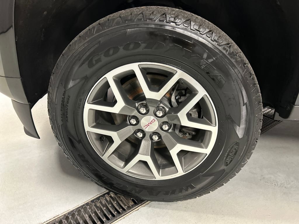 Used 2022 GMC Canyon AT4 image 9