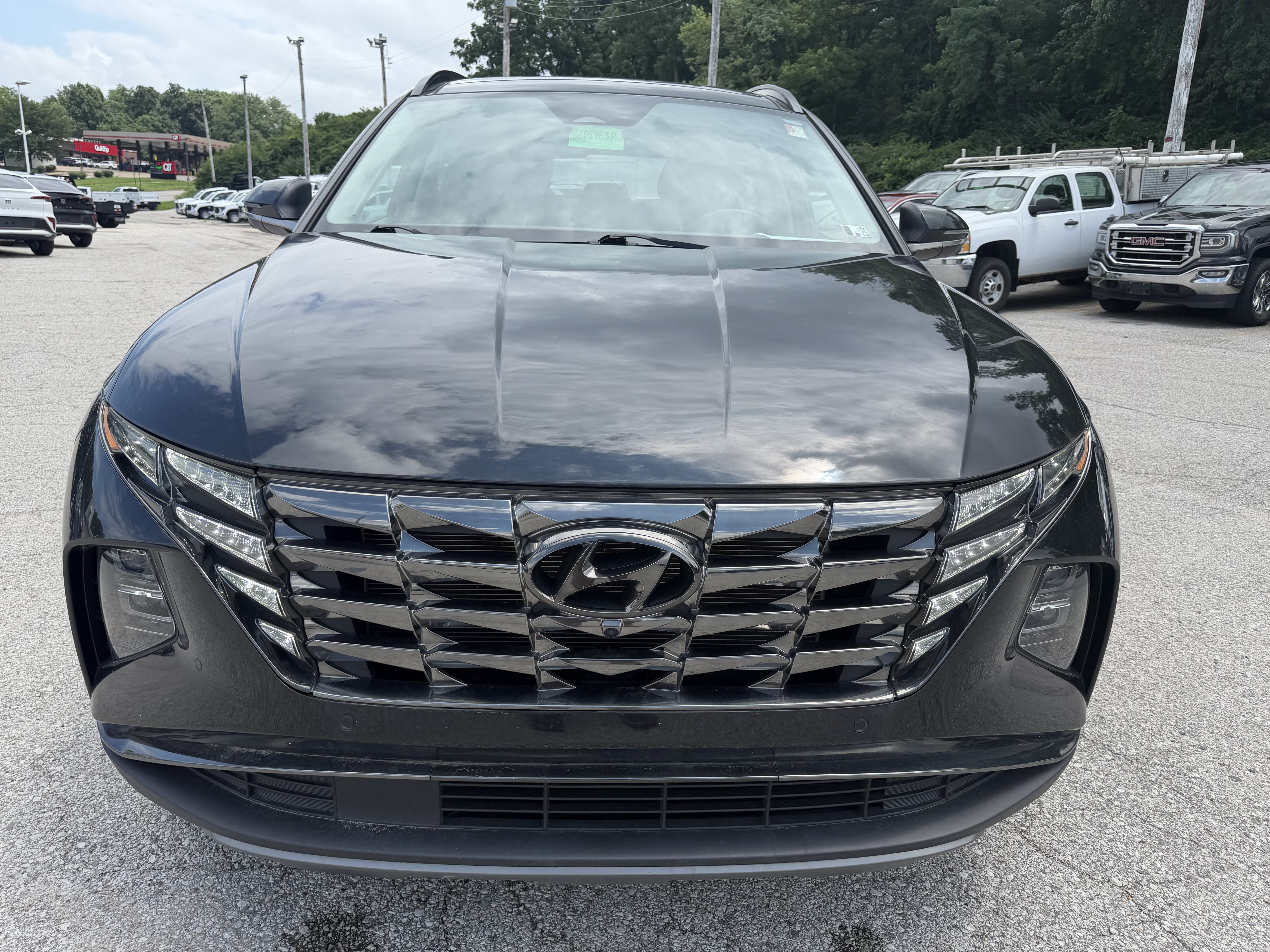 Used 2022 Hyundai Tucson Limited w/ Cargo Package FWD image 2