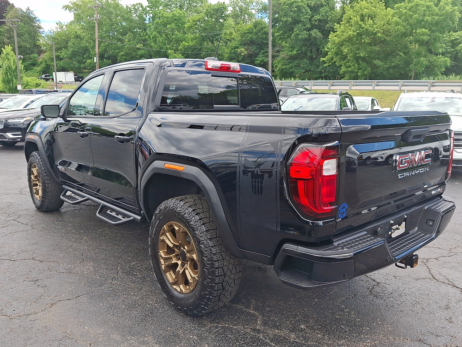 Used 2023 GMC Canyon AT4 w/ AT4 Premium Package AWD/4WD image 4