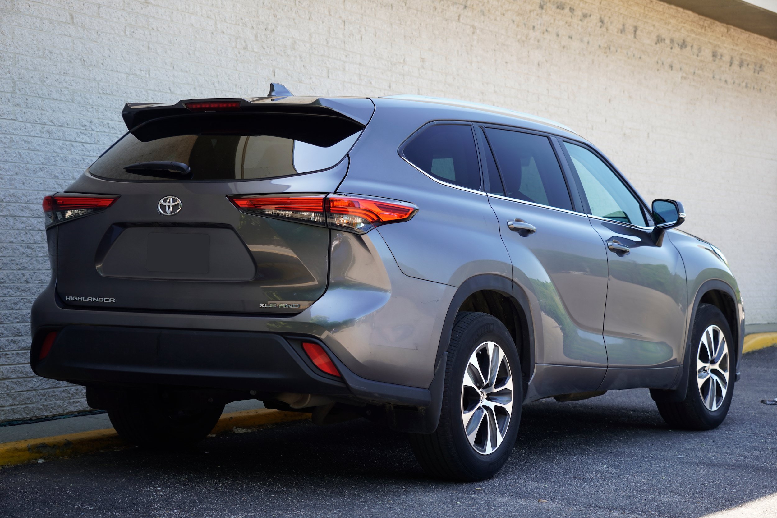 Used 2023 Toyota Highlander XLE AWD/4WD image 8
