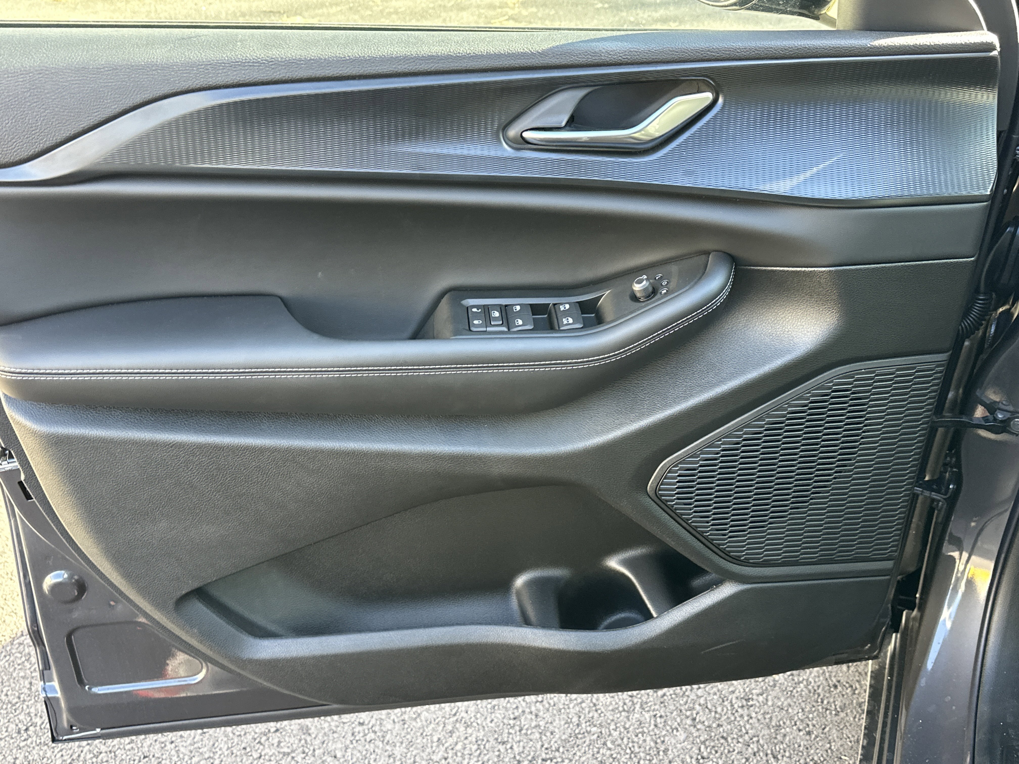 New 2025 Jeep Grand Cherokee L Altitude image 30