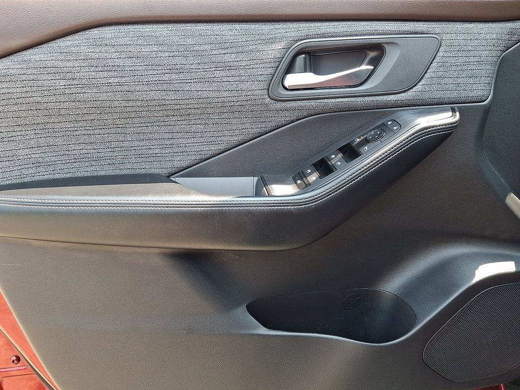 Certified 2023 Nissan Rogue SV AWD/4WD image 14