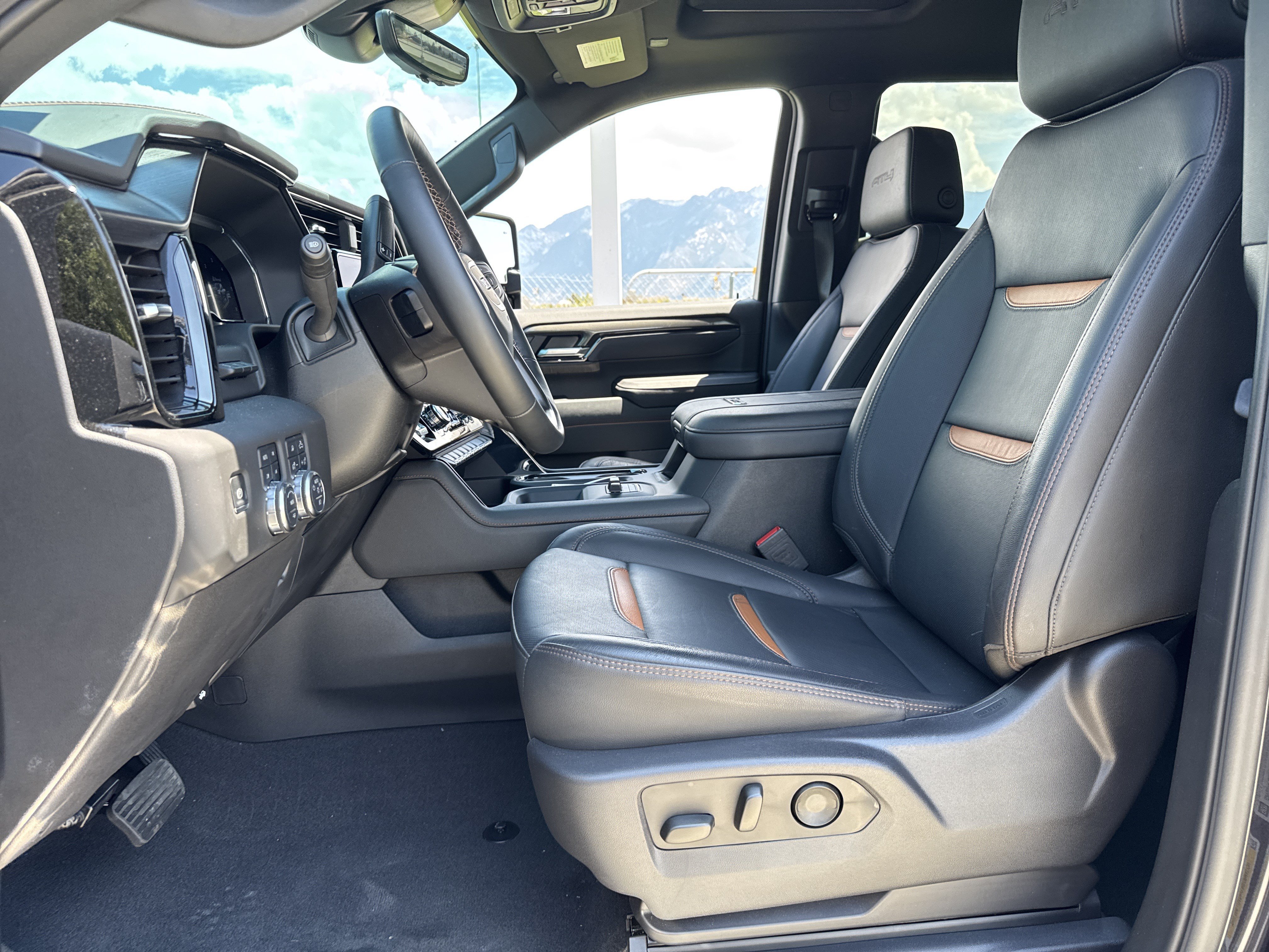 Used 2025 GMC Sierra 3500 AT4 w/ AT4 Premium Plus Package AWD/4WD image 19