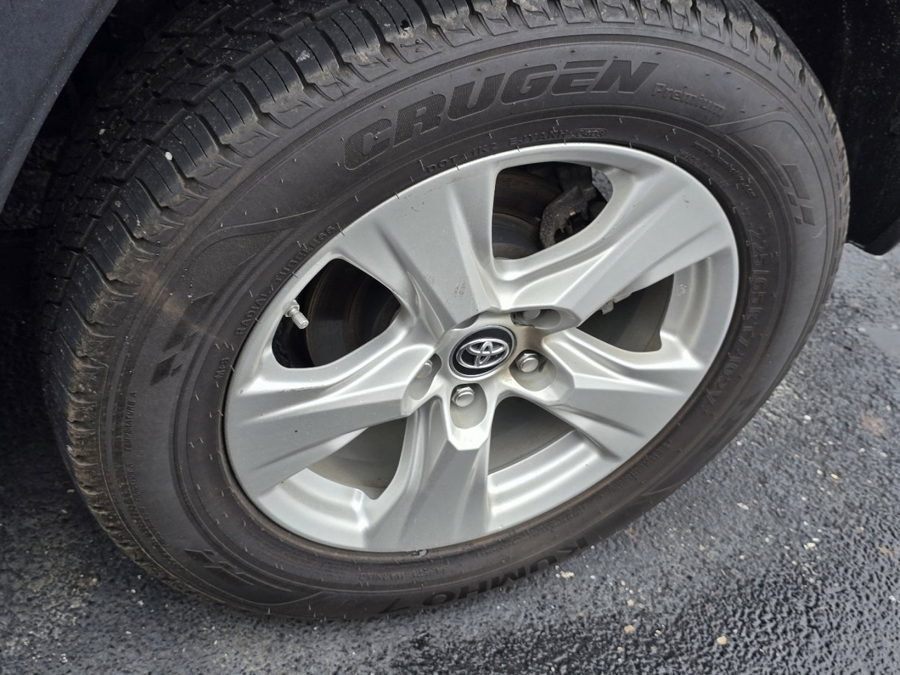 Used 2021 Toyota RAV4 LE AWD/4WD image 24