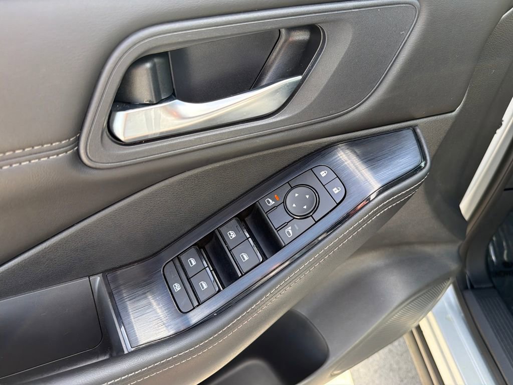 Used 2023 Nissan Rogue SV w/ SV Premium B Package image 18