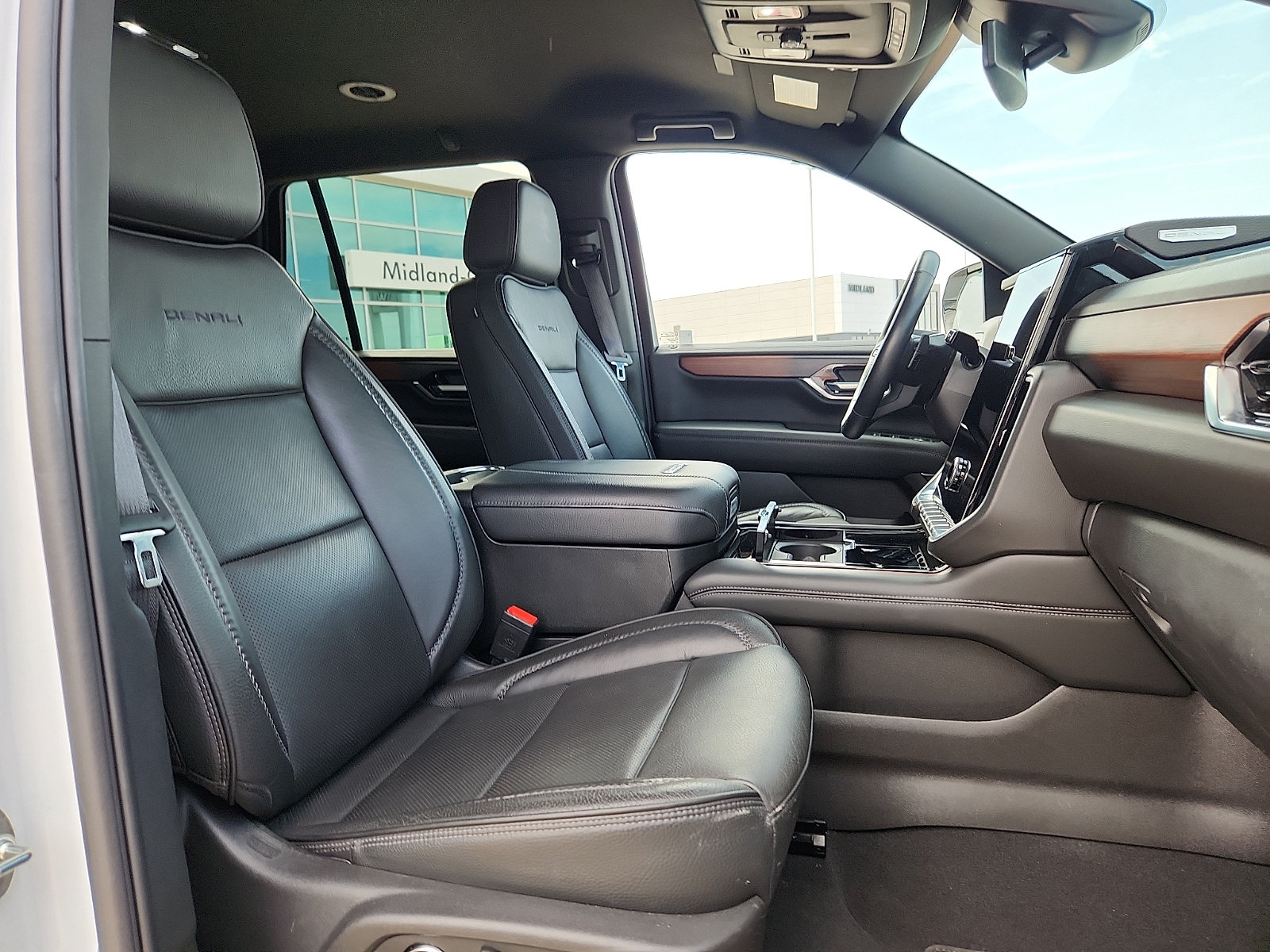 Used 2025 GMC Yukon Denali AWD/4WD image 14