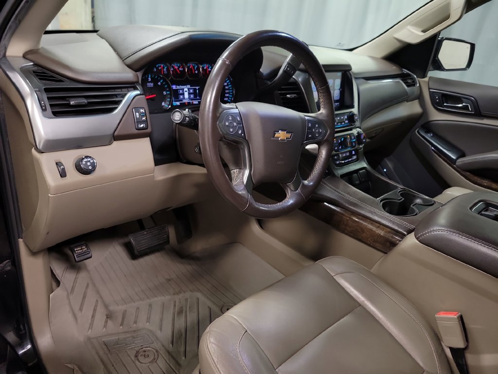 Used 2020 Chevrolet Tahoe LT w/ Luxury Package RWD image 17