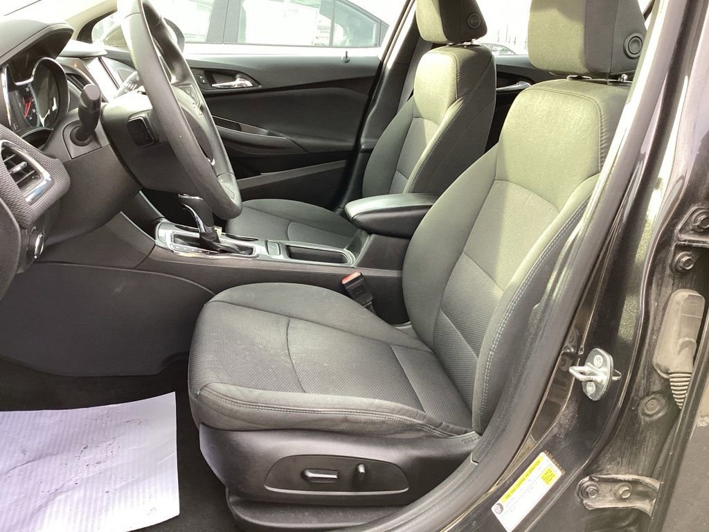 Used 2017 Chevrolet Cruze LT w/ Convenience Package image 10