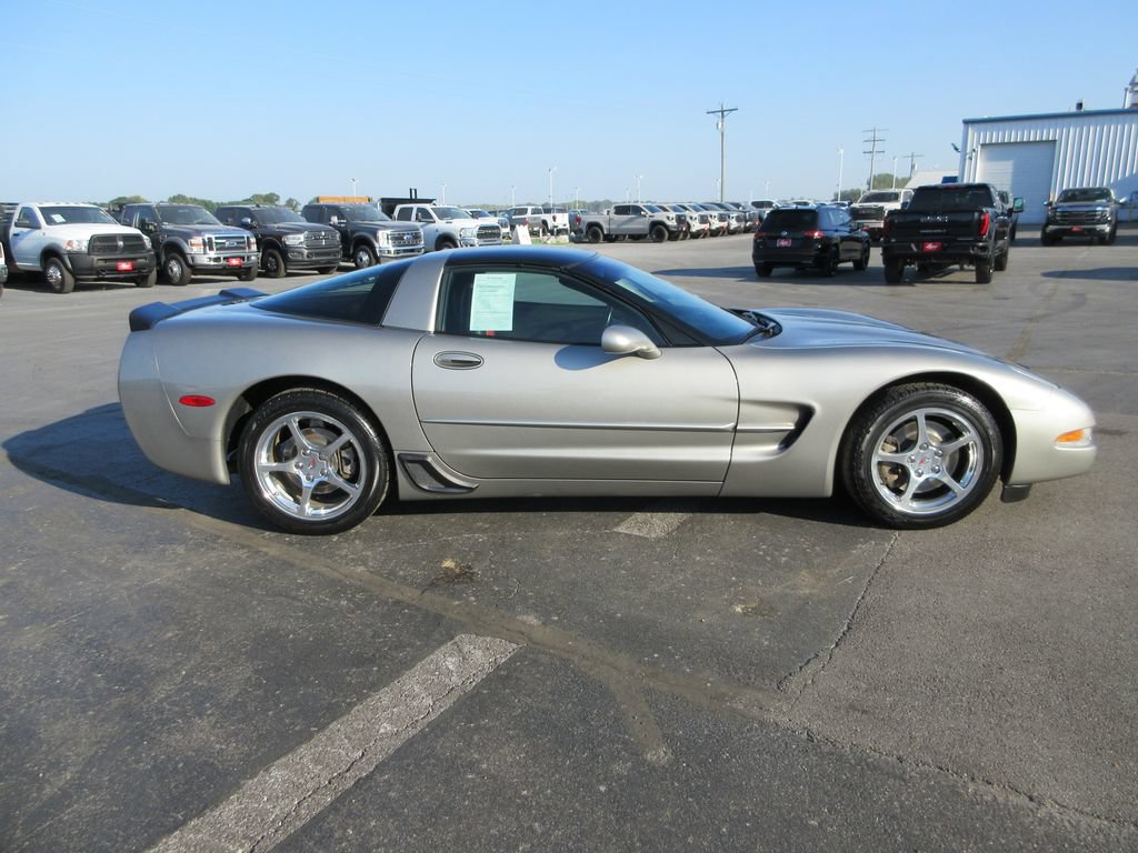Used 2002 Chevrolet Corvette Coupe w/ Preferred Equipment Group2 RWD image 4