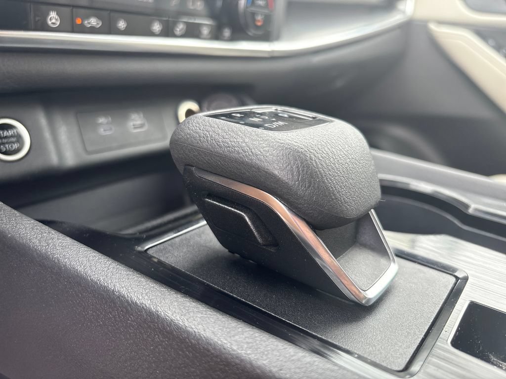 Used 2023 Nissan Rogue SV w/ SV Premium B Package FWD image 22