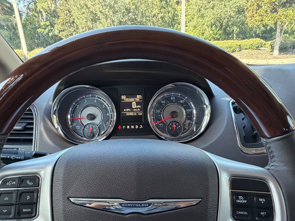 Used 2016 Chrysler Town & Country Limited Platinum FWD image 17