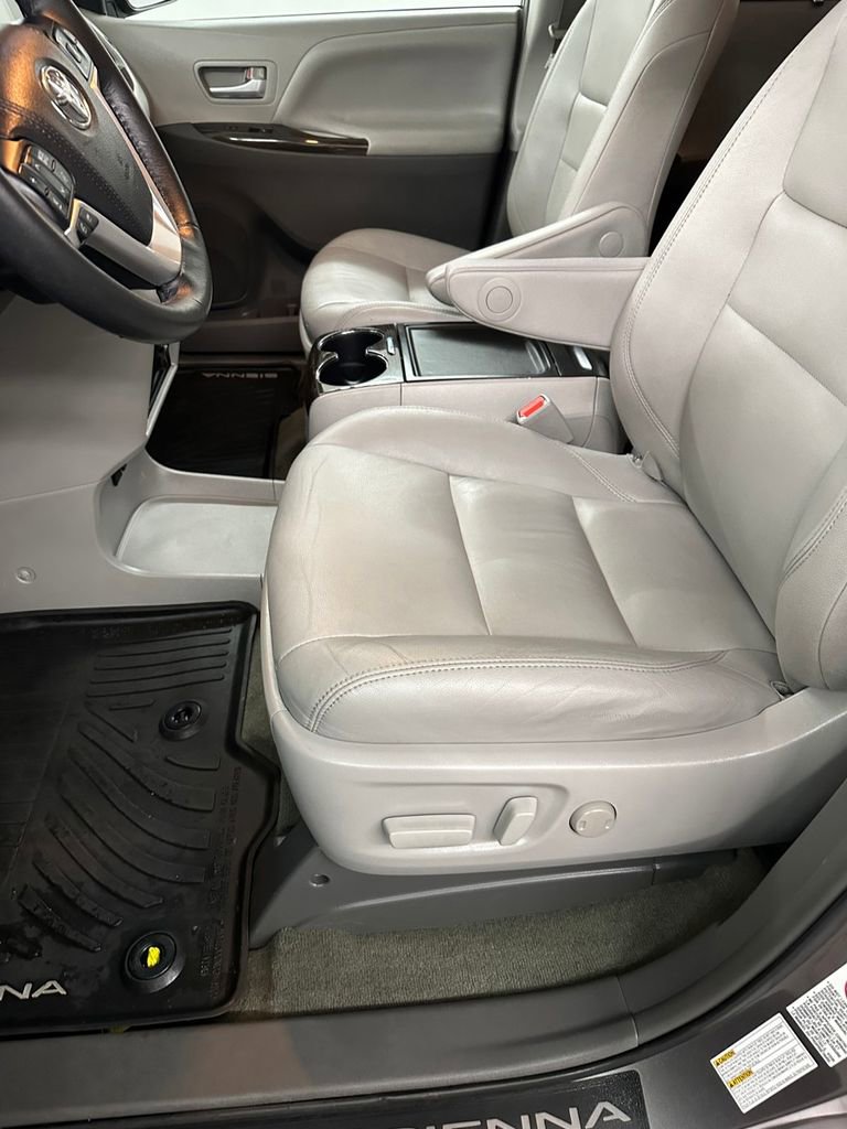 Used 2017 Toyota Sienna XLE Premium w/ Outdoor Package AWD/4WD image 13